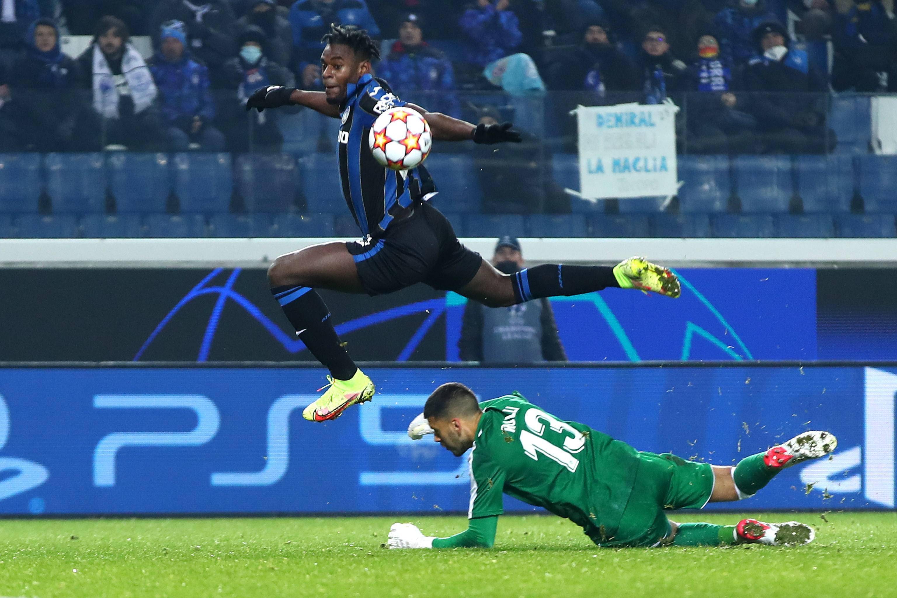 体育娱乐-比利亚雷亚尔训练开放日；加时末段遗憾出局引欢呼；欧超杯在即；团队化学反应显著的简单介绍