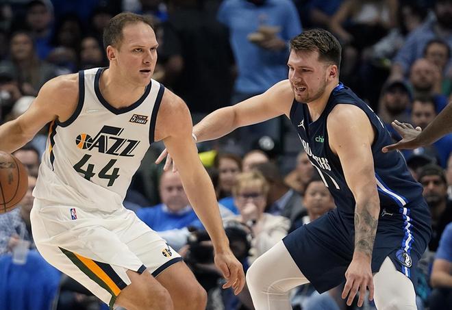 开云平台-包含欧联窗口期走向成谜，犹他爵士回应争议，悬念犹存，轮换策略成焦点的词条